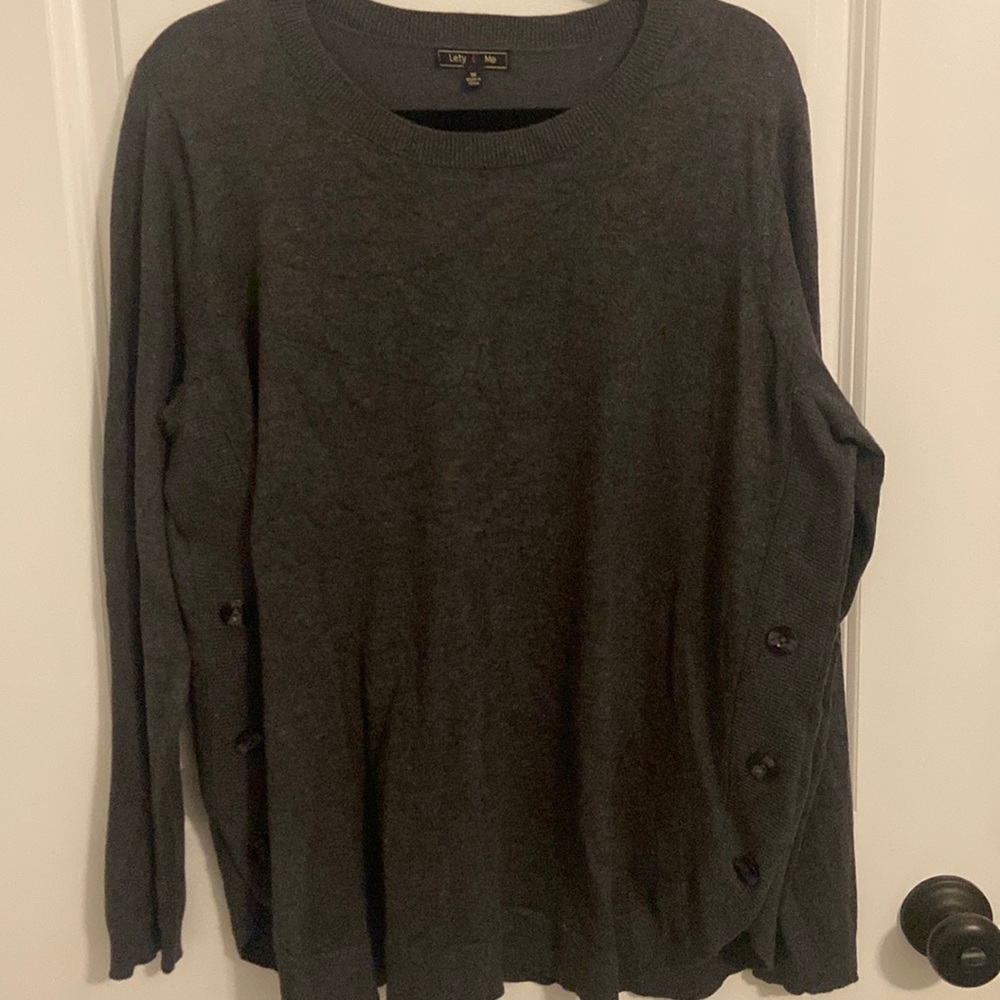 Lety Me grey 1X button trim sweater